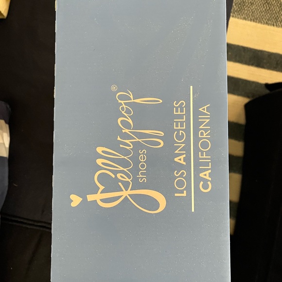 Sneakers - Picture 5 of 5